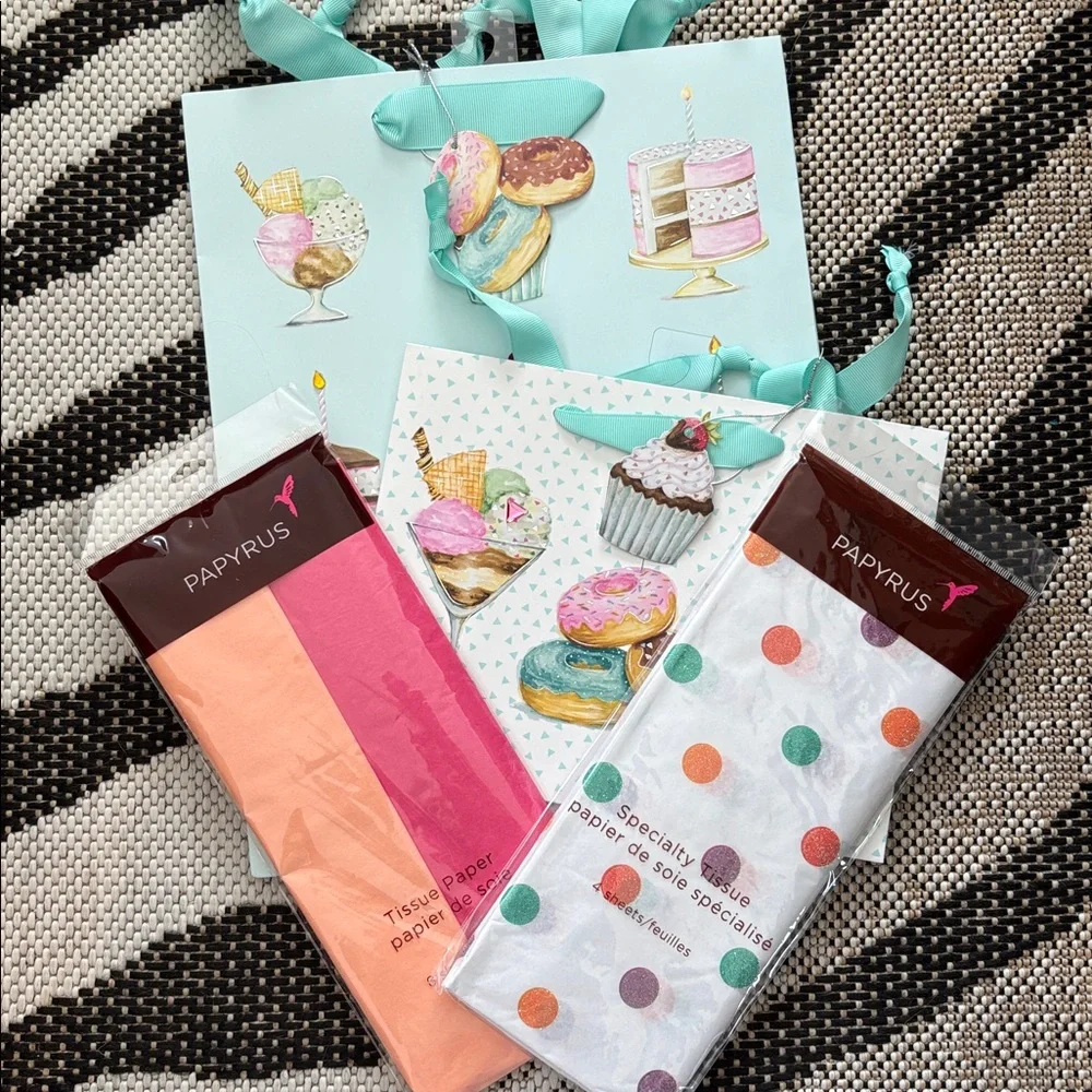 🆕Papyrus 2 Gift Bags And 2 Packages Of Tissue Paper